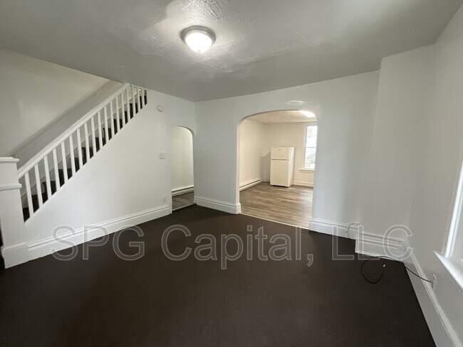 Building Photo - 334 S 3rd St