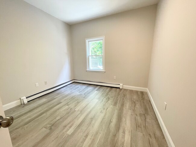 Building Photo - 182 Bolton St