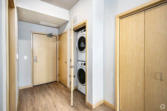 STUDIO, 1BA - 572SF - Reserve at High Point