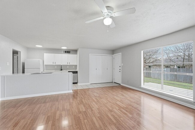 Building Photo - COZY and CHARMING 3 Bedroom, 2 Bathroom home located in Allen!