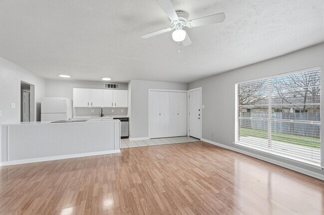 Foto del edificio - COZY and CHARMING 3 Bedroom, 2 Bathroom home located in Allen!