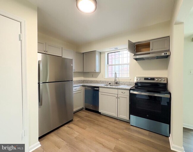 Foto del edificio - 1021 St Michaels Dr