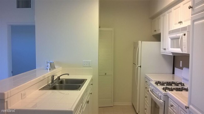 Building Photo - 216 Piedmont