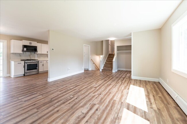 Building Photo - Beautiful Newly Remodeled 3-Bedroom Home i...