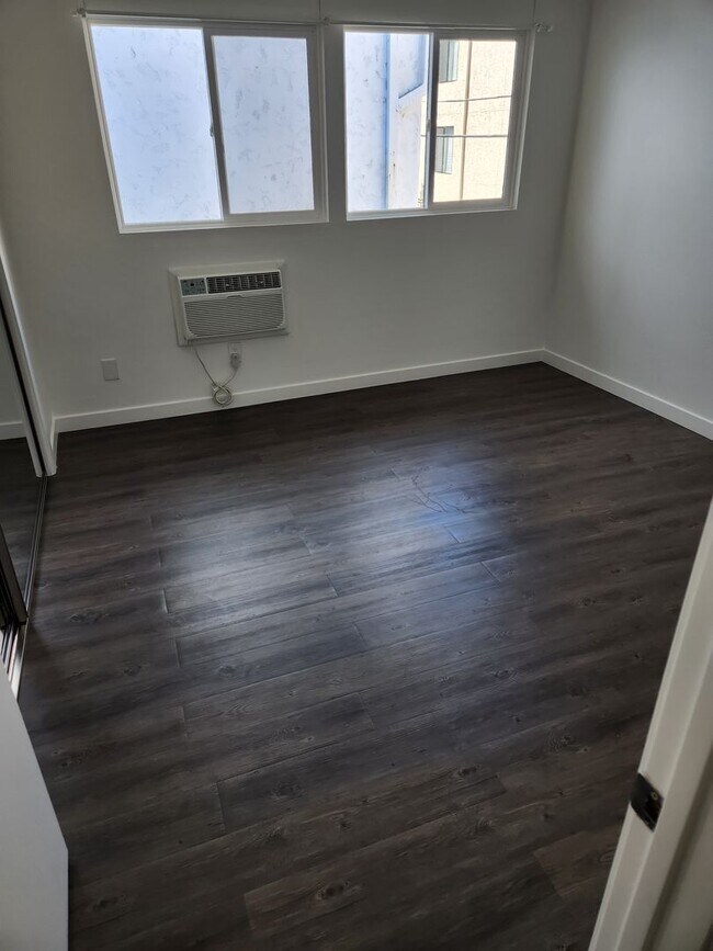 Foto del edificio - 4323 Van Nuys Blvd