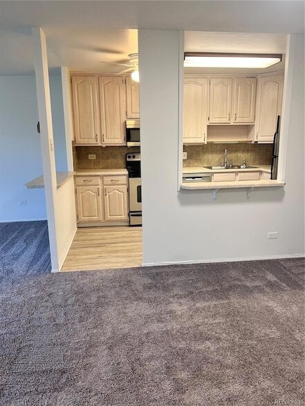 Building Photo - 9655 E Center Ave