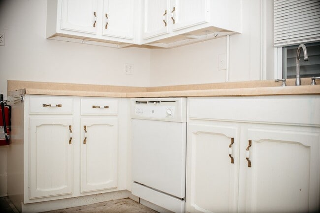 Building Photo - 204 E High St