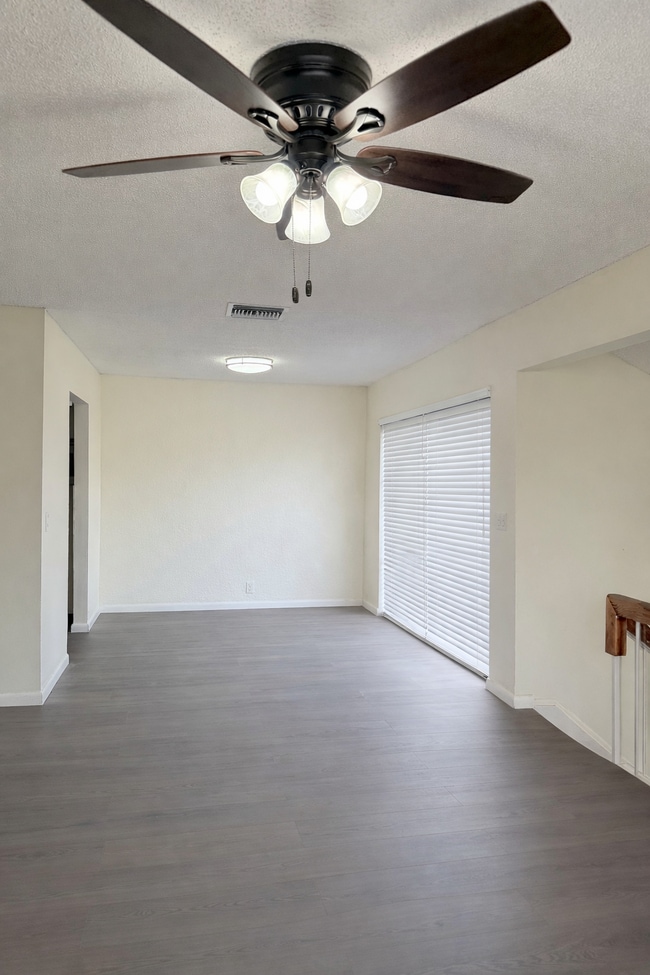 Foto del edificio - 2047 NW 56th Ave