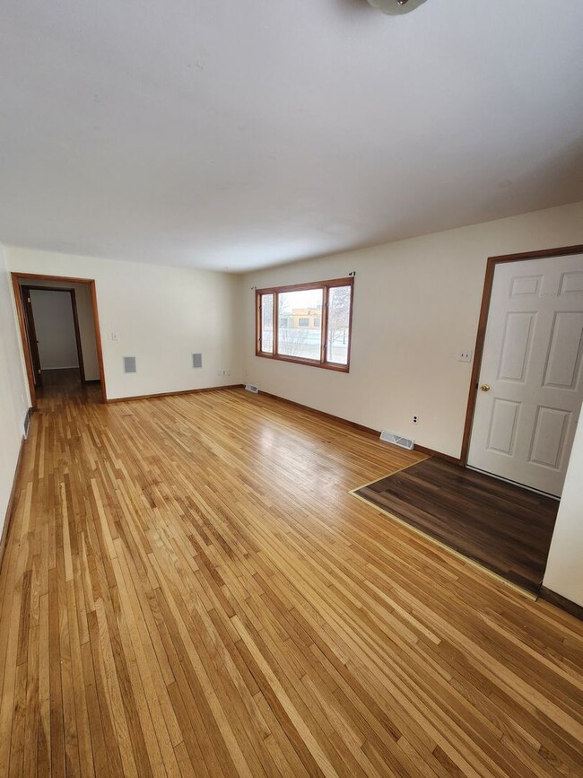 Building Photo - ***1 month Free with a 15-month lease.***3...