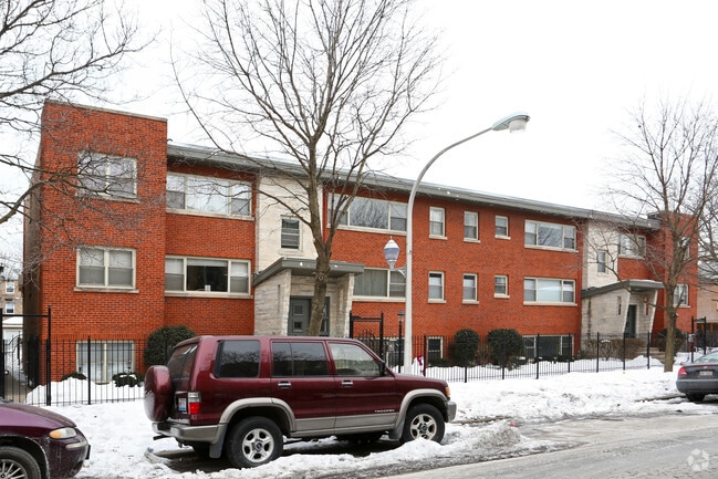 Building Photo - 7501-7533 N Damen Ave