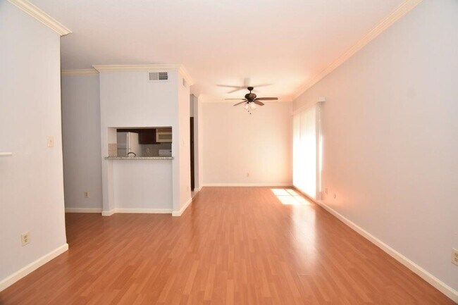 Foto del edificio - 6602 Harbor Town Dr