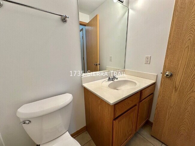 Foto del edificio - 1735 Sierra Trail