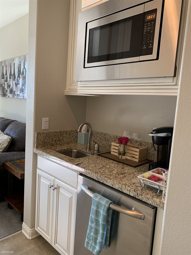 Primary Photo - 1 br, 1 bath House - 39198 Steeplechase Lane,