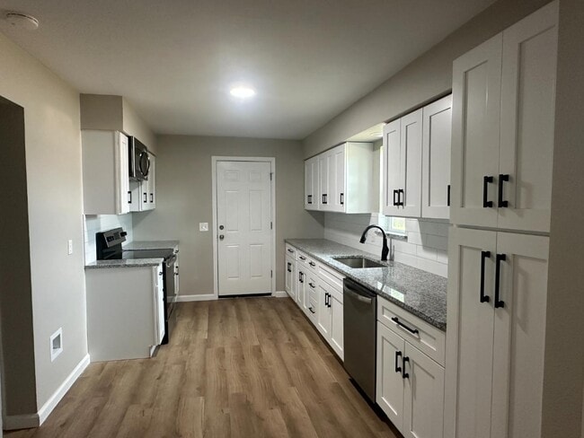 Building Photo - 106 E Florida Ave