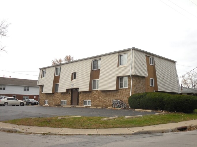 Primary Photo - 320 Elm St
