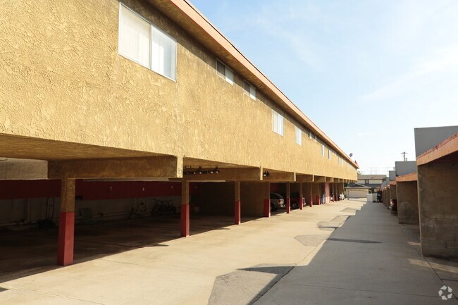 Foto del edificio - 732 W Imperial Ave