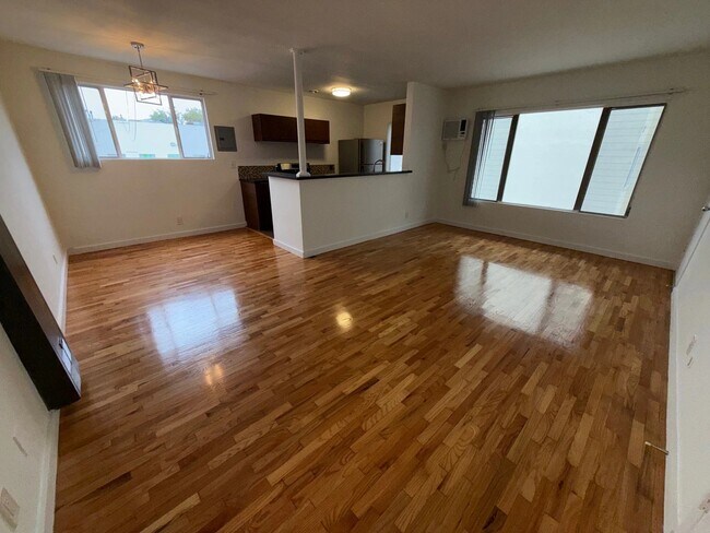 Foto del edificio - 8120 Norton Ave