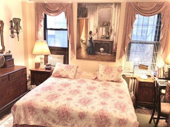 Building Photo - Elegance at Central Park South