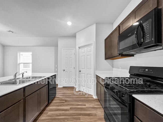 Foto del edificio - 927 Hudson Rd