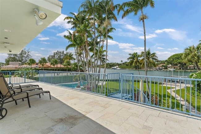 Building Photo - 8900 Bay Dr