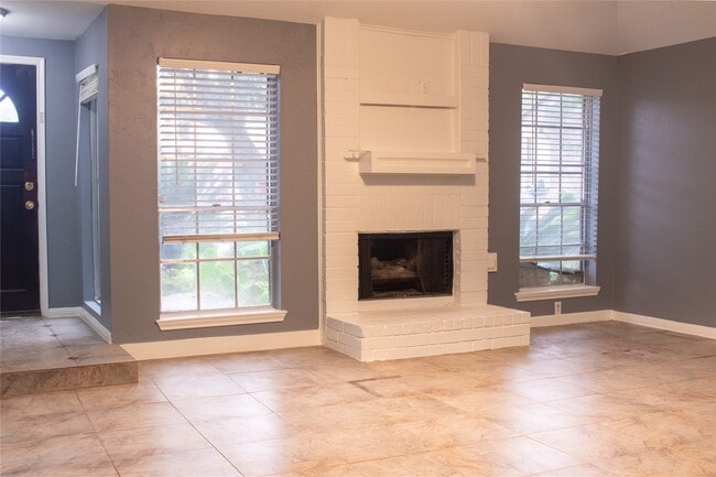 Building Photo - 13106 Hollowcreek Park Dr