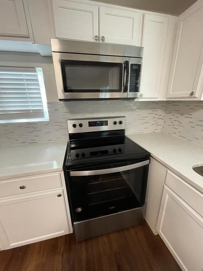 Building Photo - 108 Shaw St