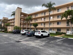 Building Photo - 6935 Huntington Ln