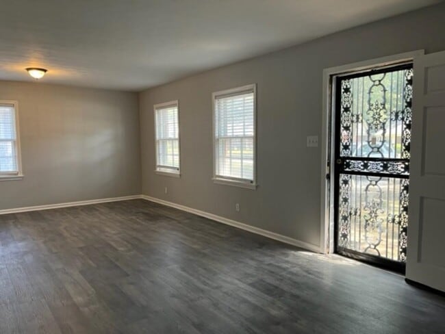 Building Photo - 5542 Lyford Ave