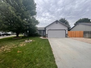 Building Photo - 1132 N Maple Creek Ave