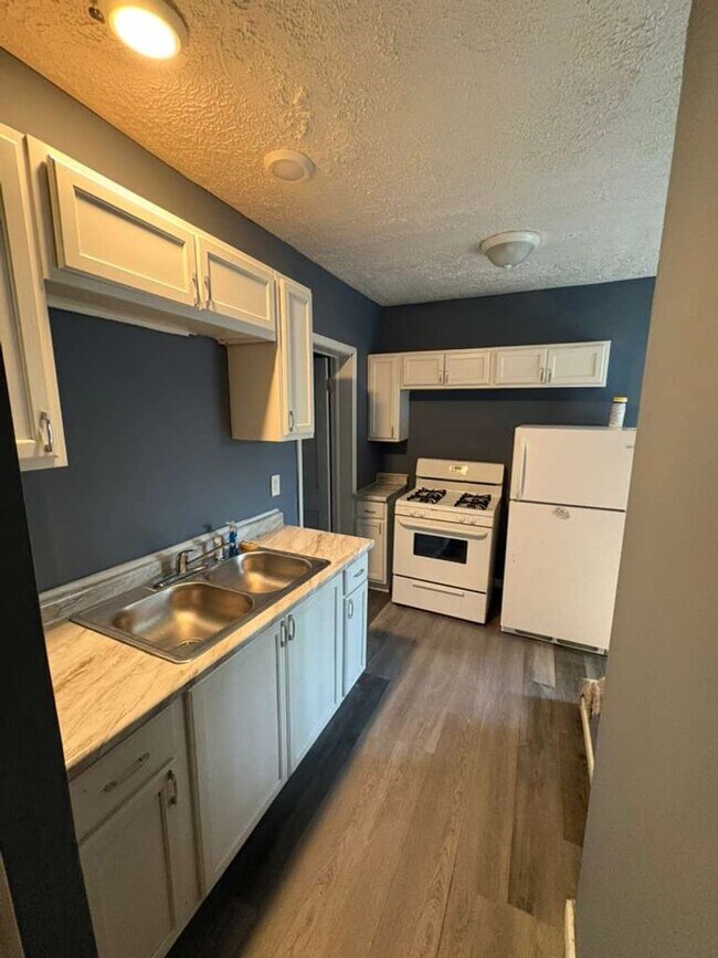 Foto del edificio - 3225 W 58th St