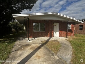 Building Photo - 1590 S Deleon Ave