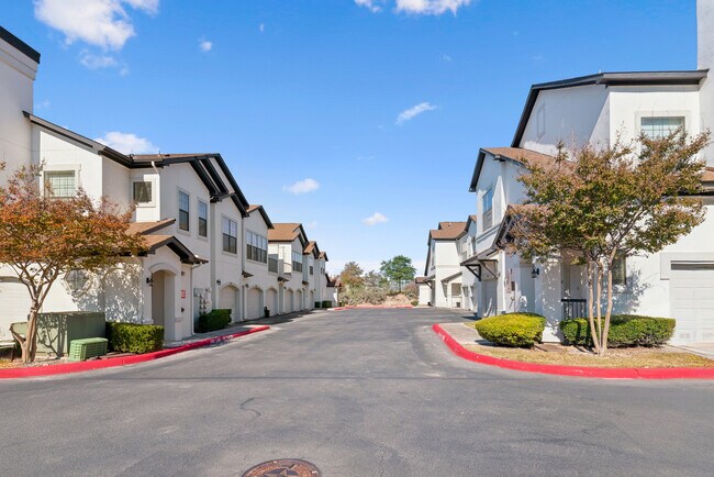 Foto del edificio - Estates at Canyon Ridge