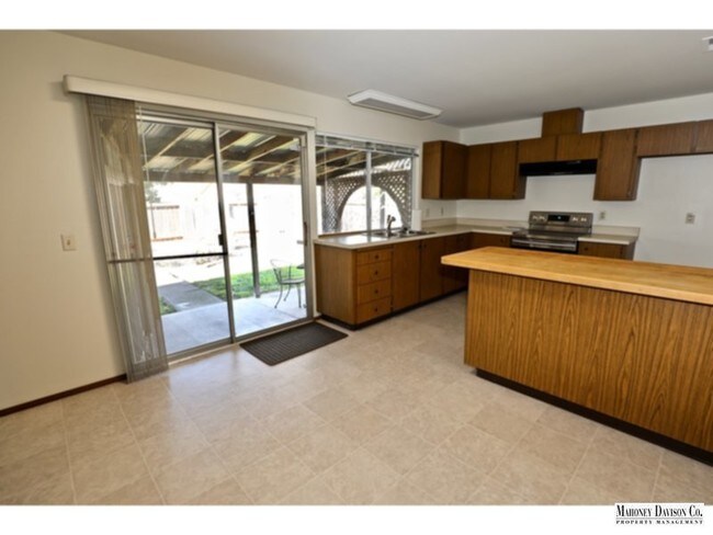 Building Photo - 1657 Baywood Dr