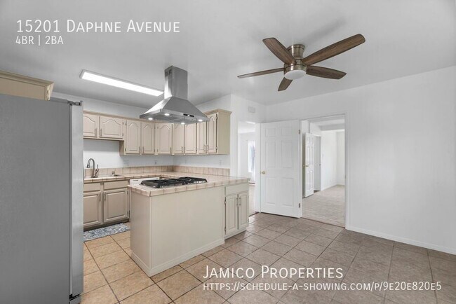 Foto del edificio - 15201 Daphne Ave