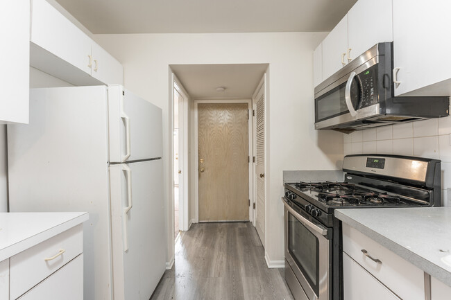 Foto del edificio - 845 N Hoyne Ave