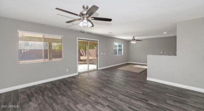 Foto del edificio - 23949 W Hadley St