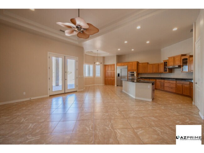 Building Photo - Welcome to this Magnificent Phoenix 4/3 Ho...