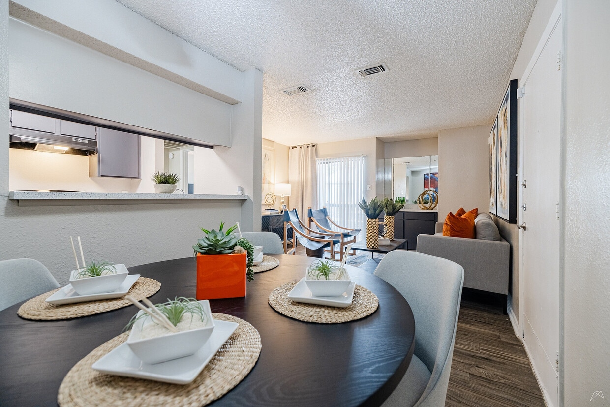 2555 Ne Loop 410