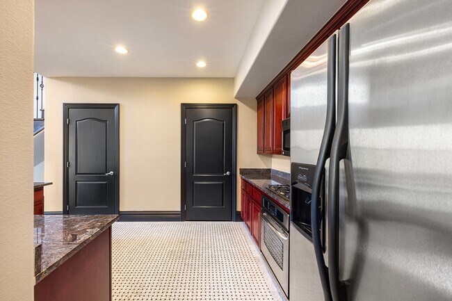 Building Photo - Manhattan Condo Penthouse