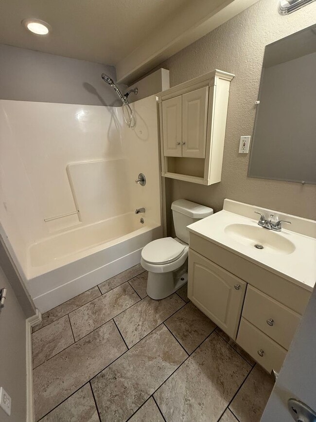 Foto del edificio - Cute 2 Bed 1 Bath A Frame House Washer & Dryer & Yard Care Included.