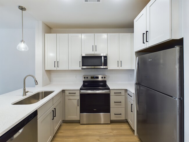 Aviator - Kitchen - Yardley Flats Apartments