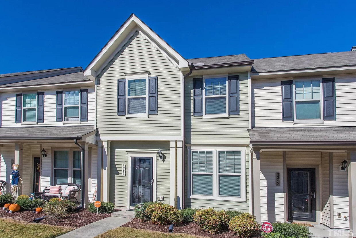 Foto principal - Room in Townhome on Warm Springs Ln