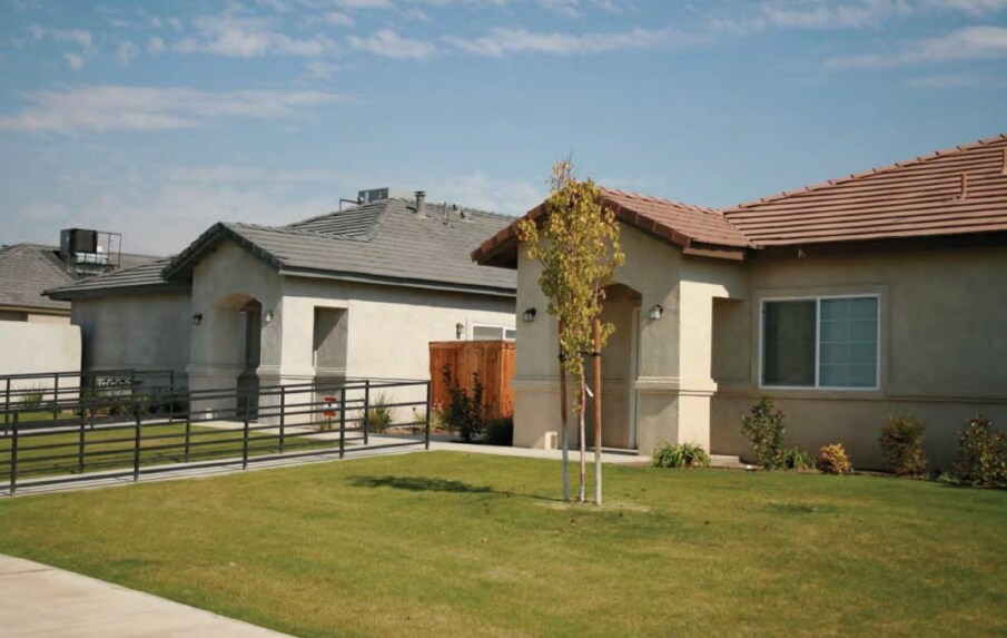 Building Photo - West Day Ranch