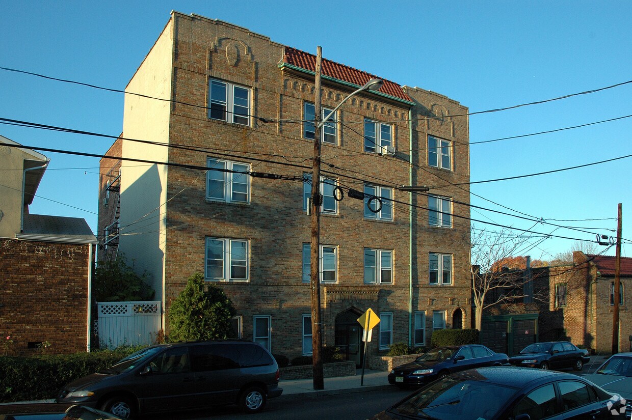 292 Lawton Ave, Cliffside Park, NJ 07010 Apartments in Cliffside Park
