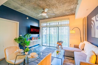 Building Photo - 913 N 3rd St