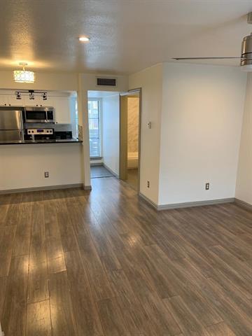 Foto principal - 2800 Douglas Ave
