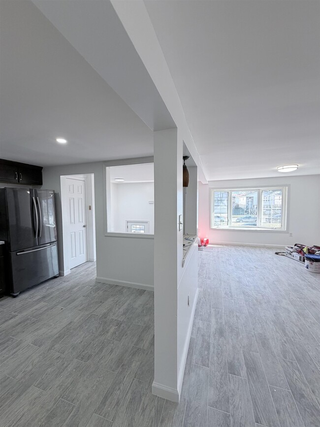 Building Photo - 5 Chopin Ct