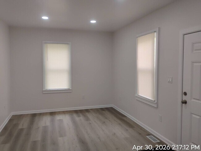 Building Photo - 6015 Hosmer Ave