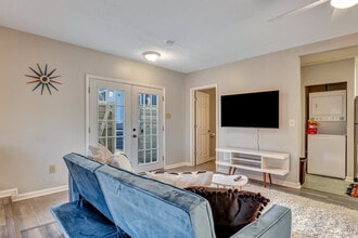 Building Photo - 109 E Point Dr