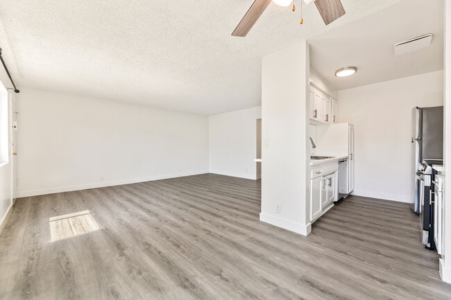 Building Photo - 10535 Lindley Avenue